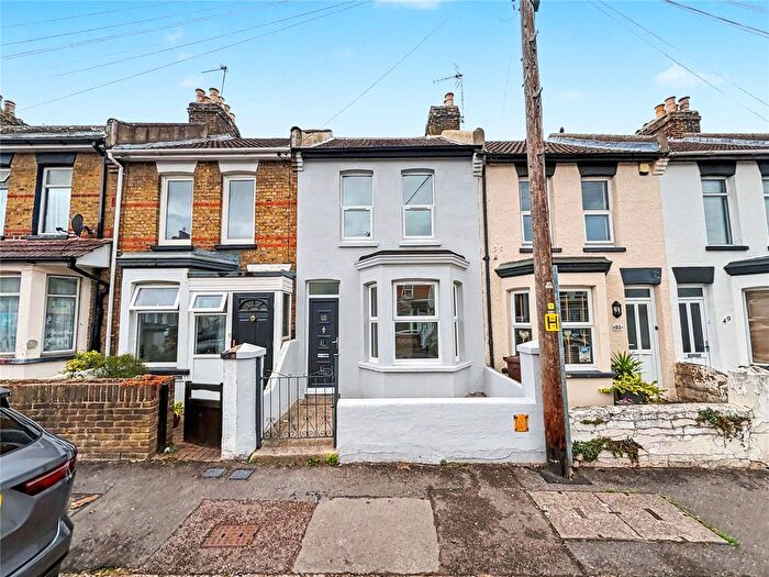 3 Bedroom Terraced House To Rent In Milton Road, Gillingham, Kent, ME7