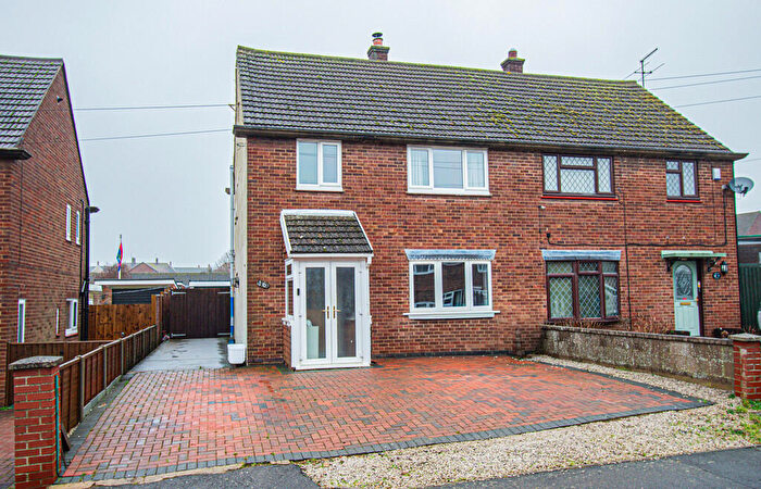 3 Bedroom Semi Detached House For Sale In Palmer Avenue, Irthlingborough, NN9