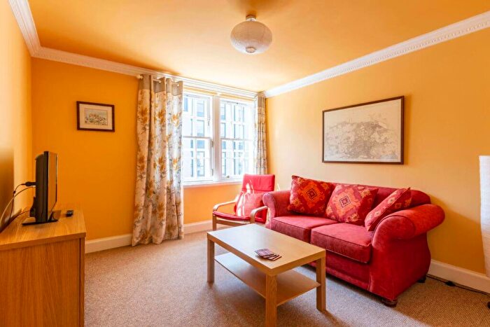 1 Bedroom Flat To Rent In L Potterrow, Edinburgh, EH8