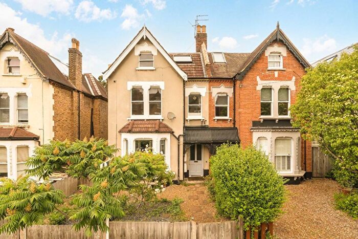 2 Bedroom Flat For Sale In Hopton Road, Streatham, SW16