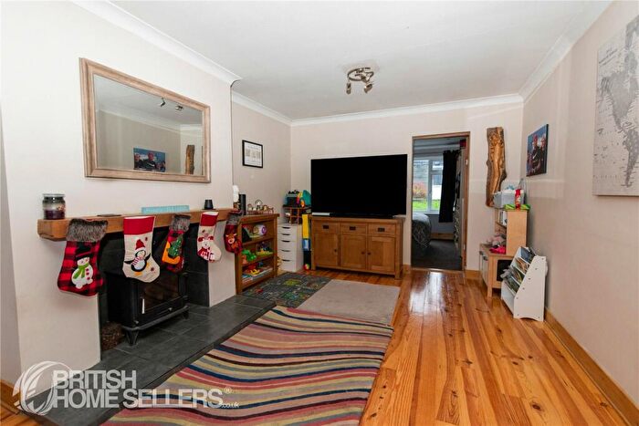 3 Bedroom Bungalow For Sale In Birchall Road, Rushden, Northamptonshire, NN10