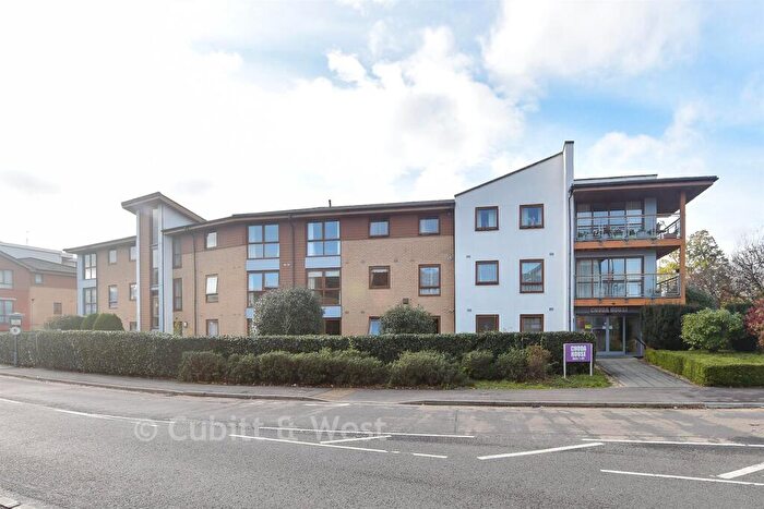 1 Bedroom Flat For Sale In Commonwealth Drive, Crawley, West Sussex, RH10