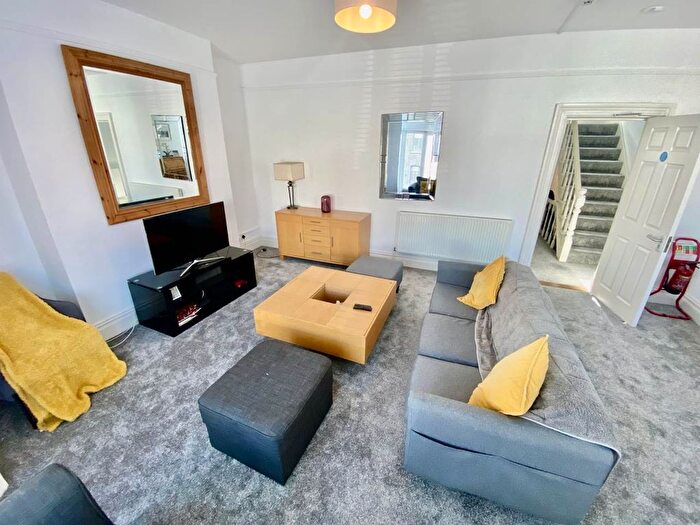 2 Bedroom Flat To Rent In Gwydr Crescent, Uplands, Swansea, SA2