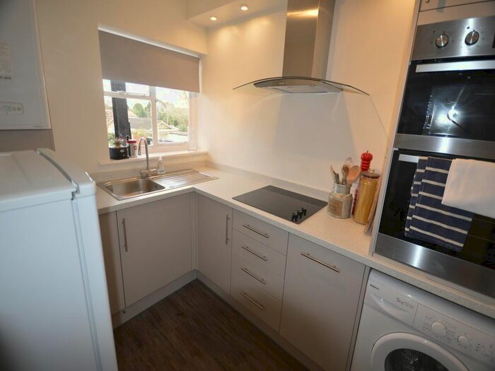 2 Bedroom Flat To Rent In A The Parade Brighton Road, Burgh Heath, Tadworth, Surrey, KT20
