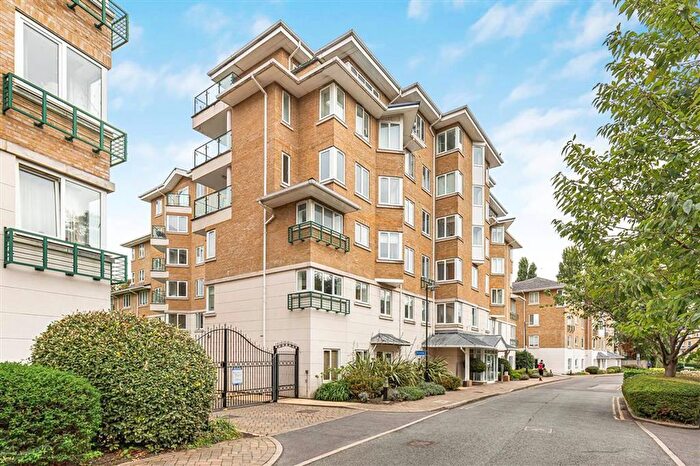 3 Bedroom Flat To Rent In Birchgrove House, Richmond, TW9