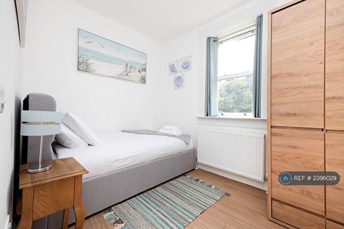 2 Bedroom Flat To Rent In Bernard Terrace, Edinbuirgh, EH8