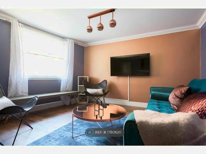 4 Bedroom Flat To Rent In West Kensington Court, London, W14