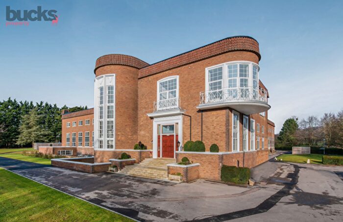 2 Bedroom Apartment For Sale In Wycombe Road, Saunderton, High Wycombe, Buckinghamshire, HP14