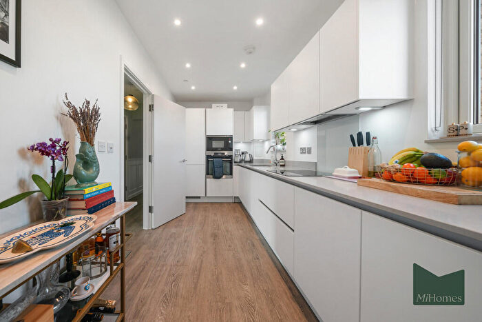 2 Bedroom Apartment To Rent In Welham Road, Southgate, N14