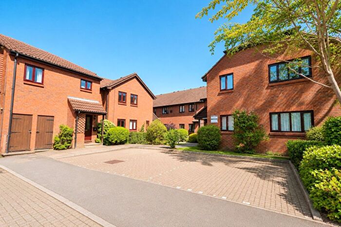1 Bedroom Flat To Rent In St. Johns Mews, Woking, Surrey, GU21