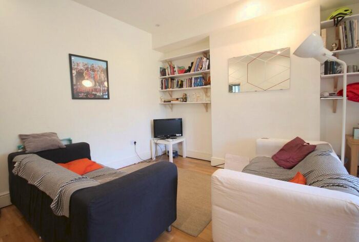 2 Bedroom Flat To Rent In Hartham Road, Islington, N7