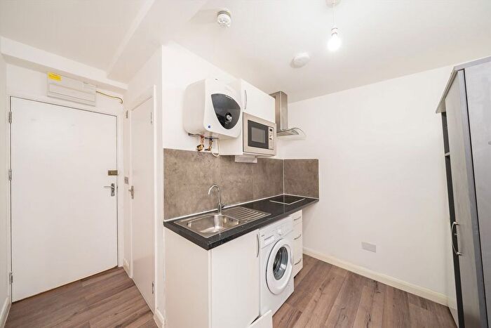 1 Bedroom Flat To Rent In High Street, Sutton, SM1