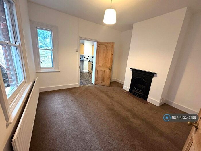 2 Bedroom Detached House To Rent In Sebright Road, Barnet, EN5