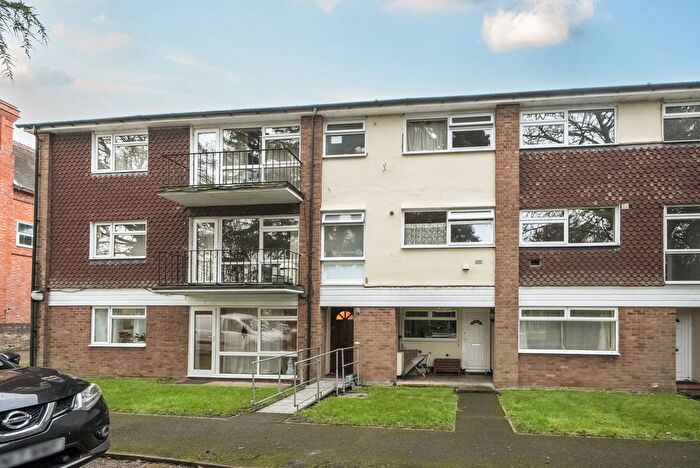 3 Bedroom Flat For Sale In The Firs, Bath Road, Reading, Berkshire, RG1