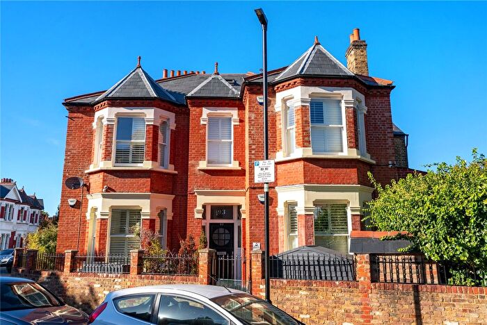 1 Bedroom Flat To Rent In Englewood Road, Clapham South, SW12