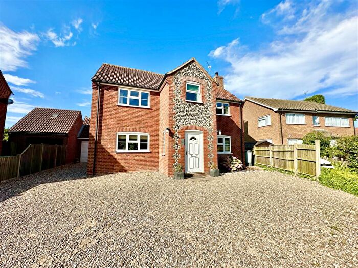 3 Bedroom Detached House For Sale In Chapel Road, Sea Palling, NR12