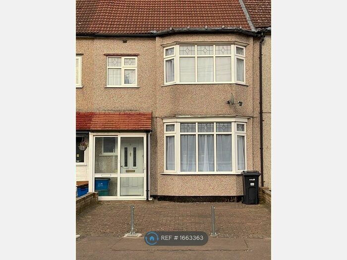 3 Bedroom Terraced House To Rent In Roll Gardens, Ilford, IG2