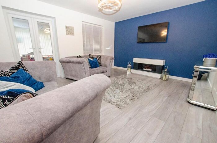 2 Bedroom Detached Bungalow For Sale In Moorhill Gardens, Southampton, SO18