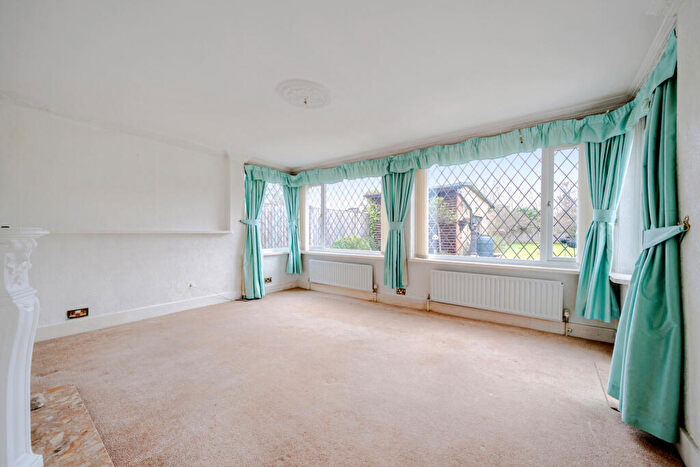 2 Bedroom Bungalow For Sale In Woodmere Avenue, Croydon, CR0