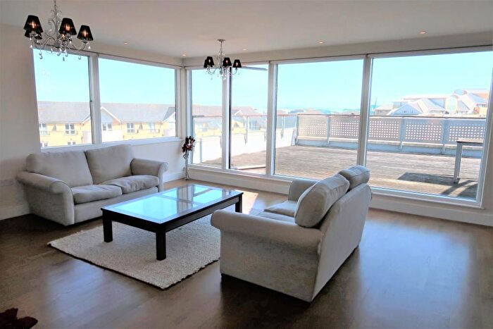 2 Bedroom Flat To Rent In Falcon Drive, Cardiff, CF10