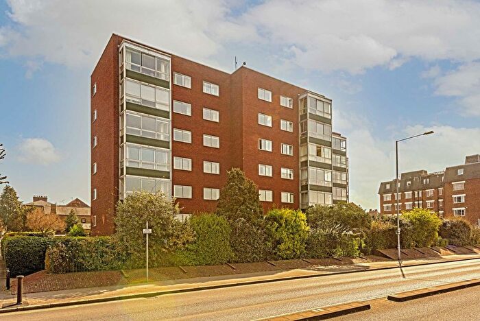 2 Bedroom Flat To Rent In Portsmouth Road, Surbiton, KT6