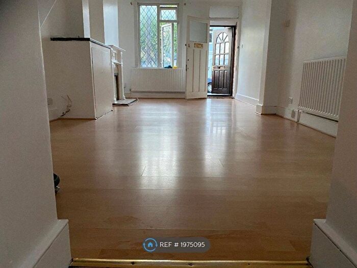 2 Bedroom End Of Terrace House To Rent In Elmers Road, London, SE25