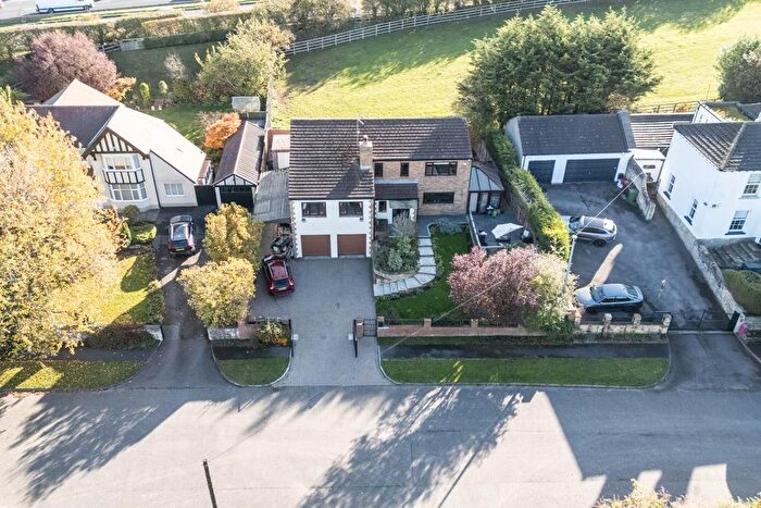 4 Bedroom Detached House For Sale In Great North Road, Pontefract, West Yorkshire, WF8