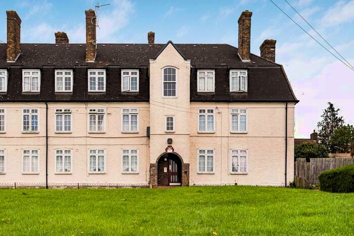 2 Bedroom Property To Rent In Dagonet Gardens, Downham, Bromley, BR1