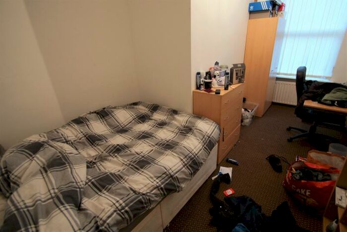 6 Bedroom Terraced House To Rent In Leicester Grove, Woodhosue, Leeds, LS7