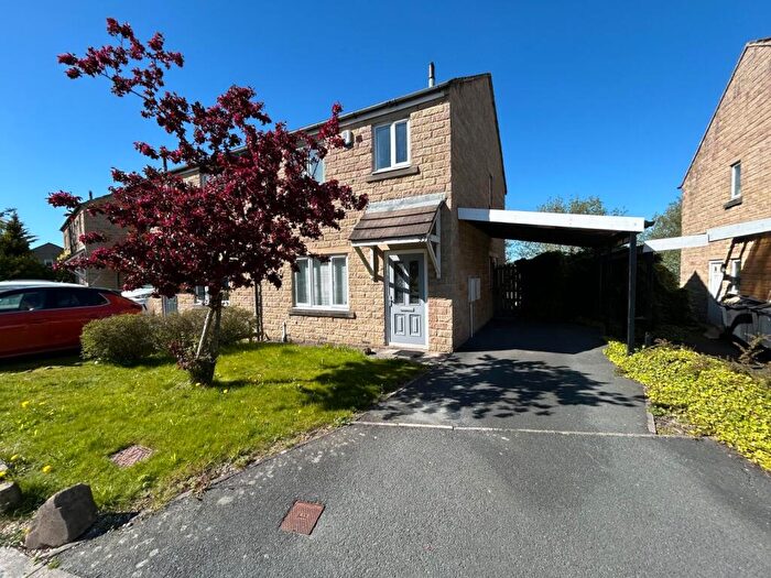 3 Bedroom Semi-Detached House To Rent In Ascot Drive, Bradford, West Yorkshire, BD7