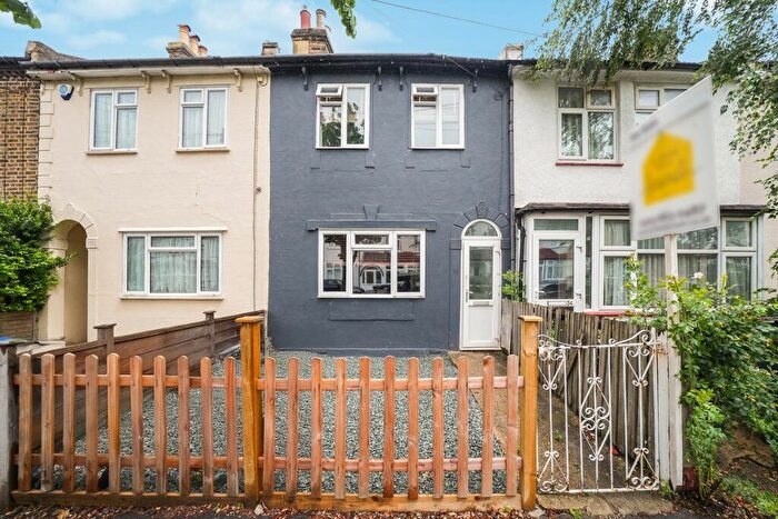 2 Bedroom Terraced House For Sale In Cobden Road, London, SE25