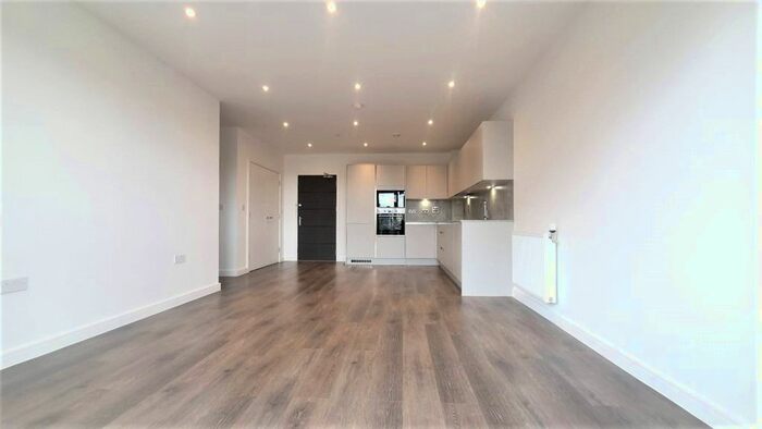 1 Bedroom Flat To Rent In Oxhey Drive, Watford, WD19