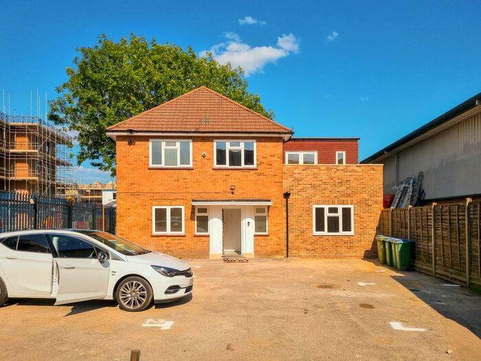 1 Bedroom Studio To Rent In Garston Park Parade, Garston, WD25