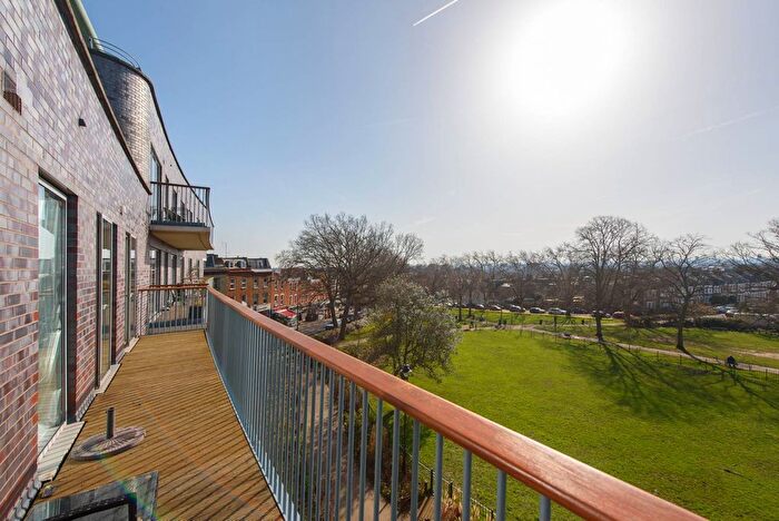 3 Bedroom Flat For Sale In Fortune Green Road, West Hampstead, London, NW6