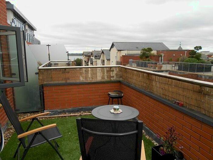 1 Bedroom Property To Rent In Oceana Boulevard, Lower Canal Walk, Southampton, SO14