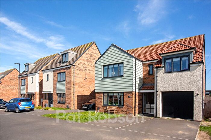 4 Bedroom Detached House For Sale In Swallow Drive, Holystone, North Tyneside, NE27