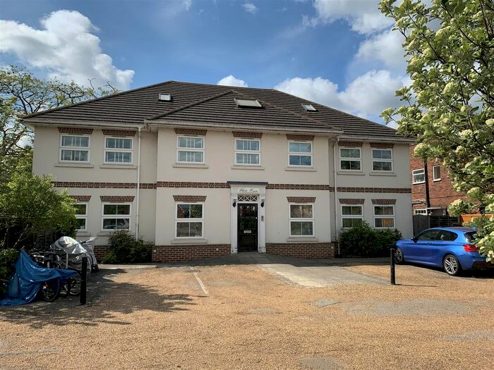 2 Bedroom Flat To Rent In Cedar Way, Sunbury-On-Thames TW16