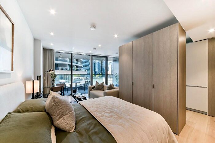 Apartment To Rent In Water Street, London, E14