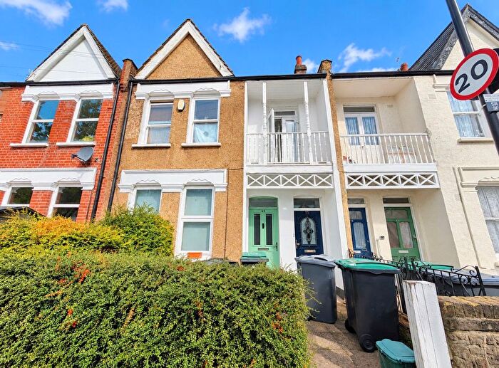 4 Bedroom Flat To Rent In Sirdar Road, London, N22
