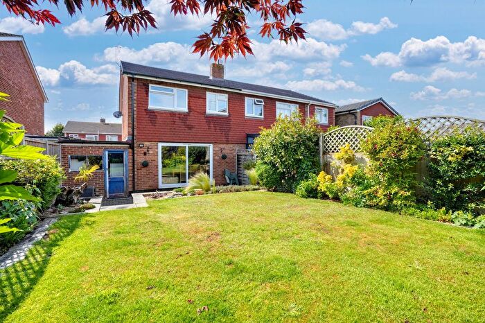 3 Bedroom Semi-Detached House For Sale In Pembroke Road, Coxheath, ME17