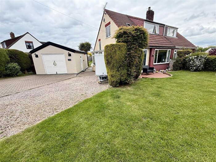 3 Bedroom Semi-Detached House For Sale In Whitecliffe Crescent, Swillington, Leeds, LS26