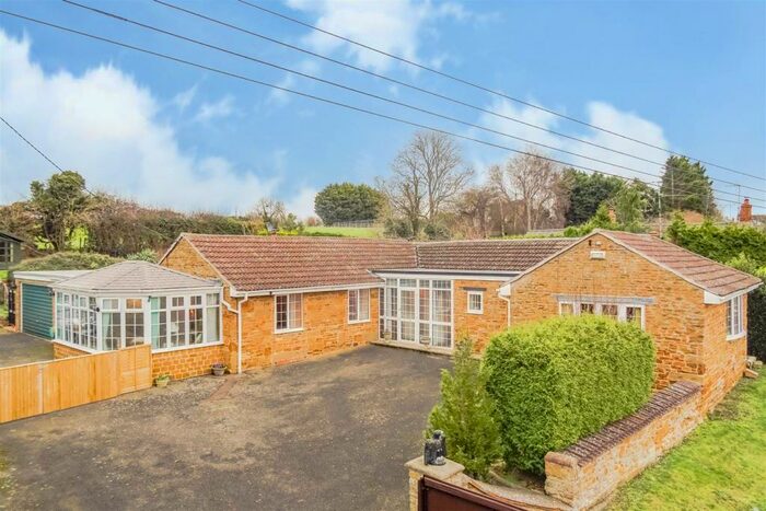 3 Bedroom Bungalow For Sale In Main Street, Bisbrooke, Rutland, LE15