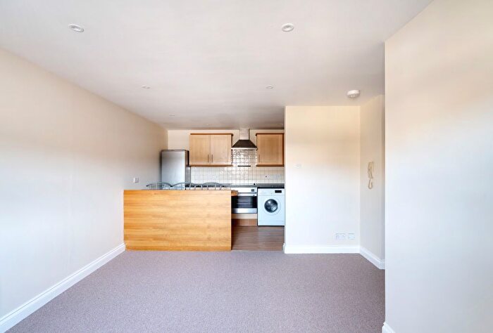 2 Bedroom Flat To Rent In Bath Road, Cheltenham, GL53