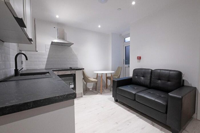 2 Bedroom Flat To Rent In St. Albans Road, Swansea, Wales, SA2