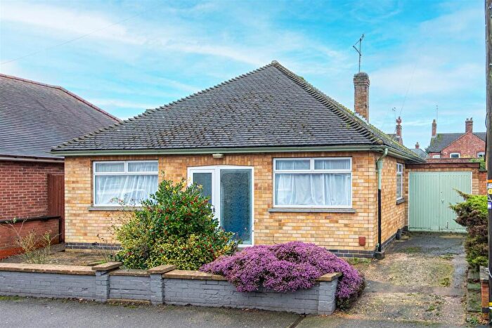 3 Bedroom Bungalow For Sale In Neale Avenue, Kettering, NN16