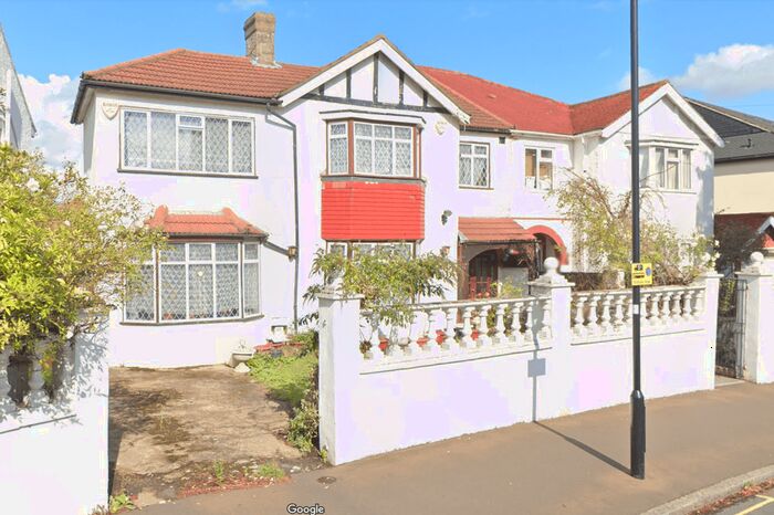 5 Bedroom Semi-Detached House To Rent In Alexandra Gardens, Hounslow TW3