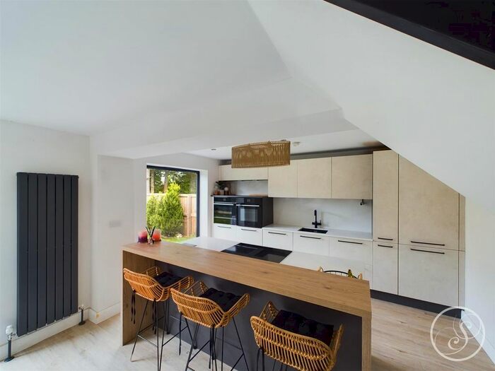 4 Bedroom Detached House To Rent In Dovedale Garth, Leeds, LS15