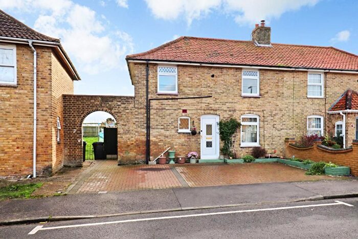 3 Bedroom Semi-detached House For Sale In Milner Crescent, Aylesham, Kent, CT3