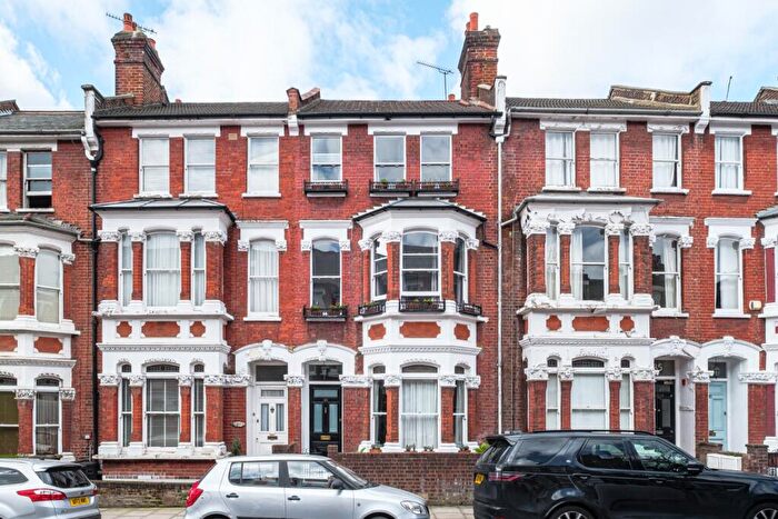 4 Bedroom Terraced House For Sale In Calabria Road, Highbury, N5