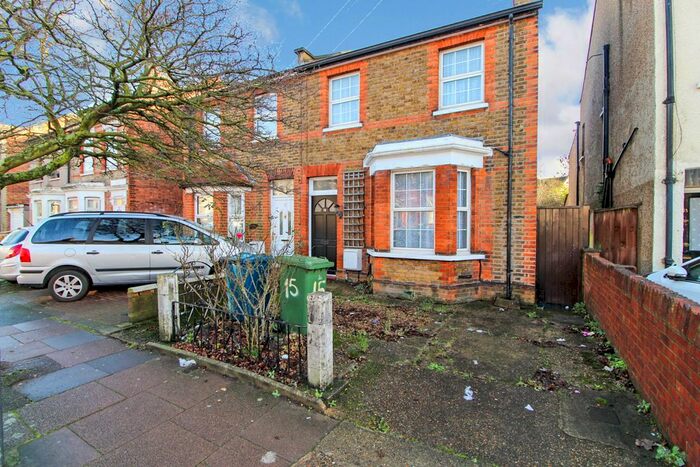 4 Bedroom Semi-Detached House To Rent In Spencer Road, Harrow Weald, Harrow, HA3